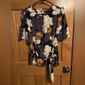 Ann Taylor Floral Tie-Waist Short Sleeve Blouse - Gray with White & Gold Flowers